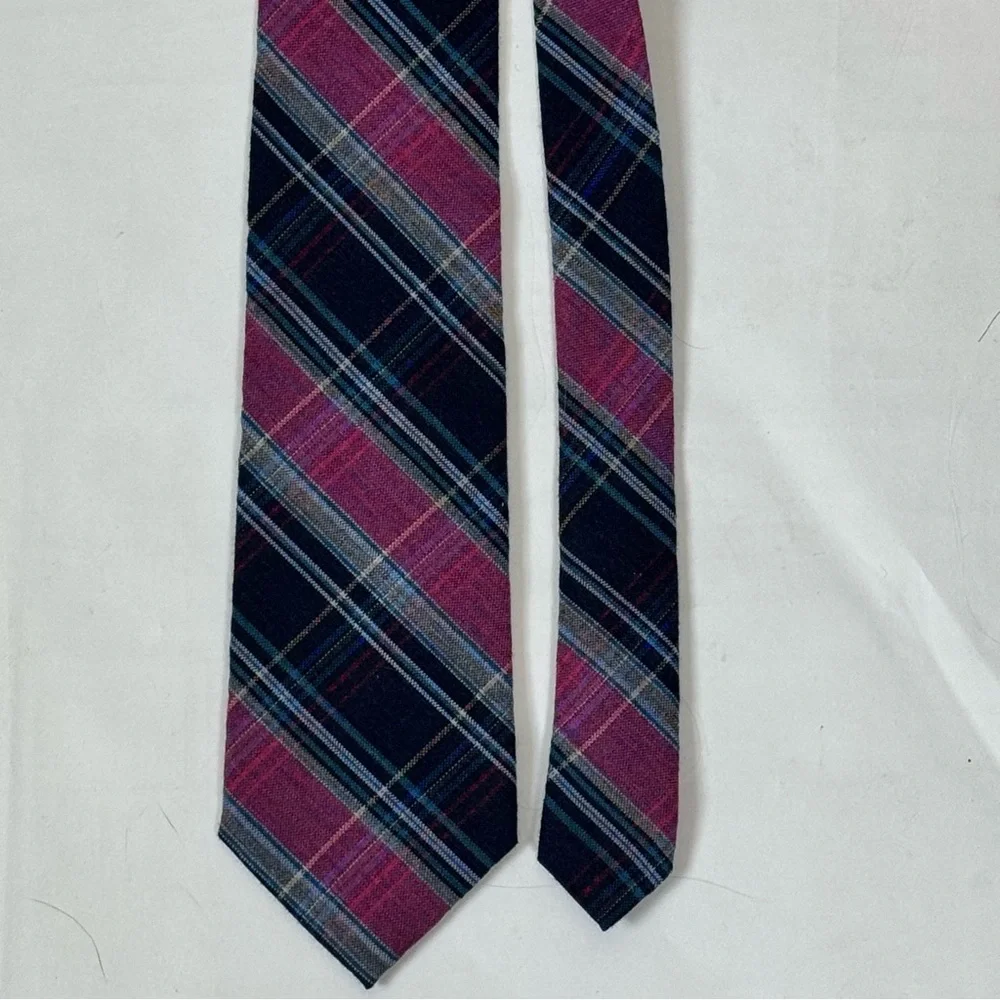 Paul Stuart Men’s Necktie with Pink and Blue Plaid 75% Wool 25% Silk Tie
